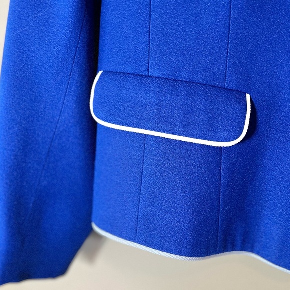 Pendleton Classic Jacket | Women’s Outer Wear | Timeless Elegance - Picture 5 of 6